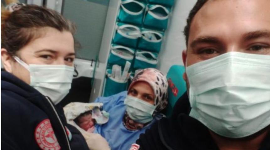Bu kez ambulansta doğum yaptı!