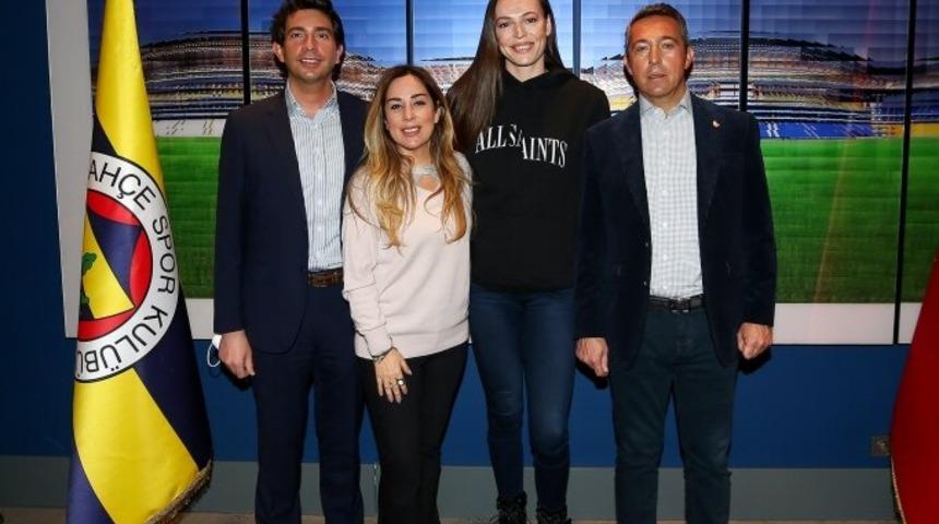 Fenerbahçe, kaptanla yeni sözleşme imzaladı