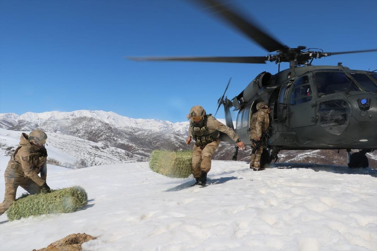Tunceli'de askeri helikopterler yaban hayatı i&ccedil;in havalandı