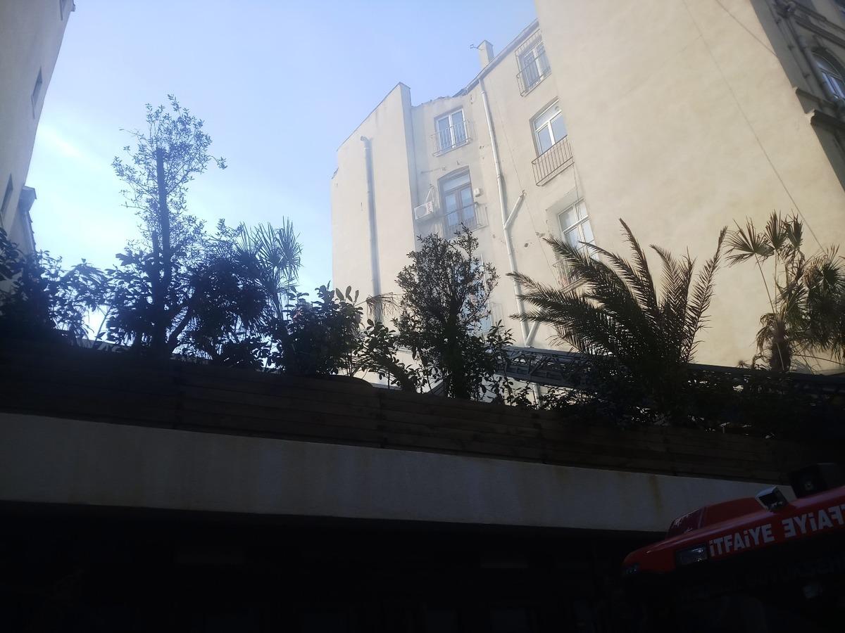 Yeşil&ccedil;am oyuncularının uğrak mekanında korkutan yangın