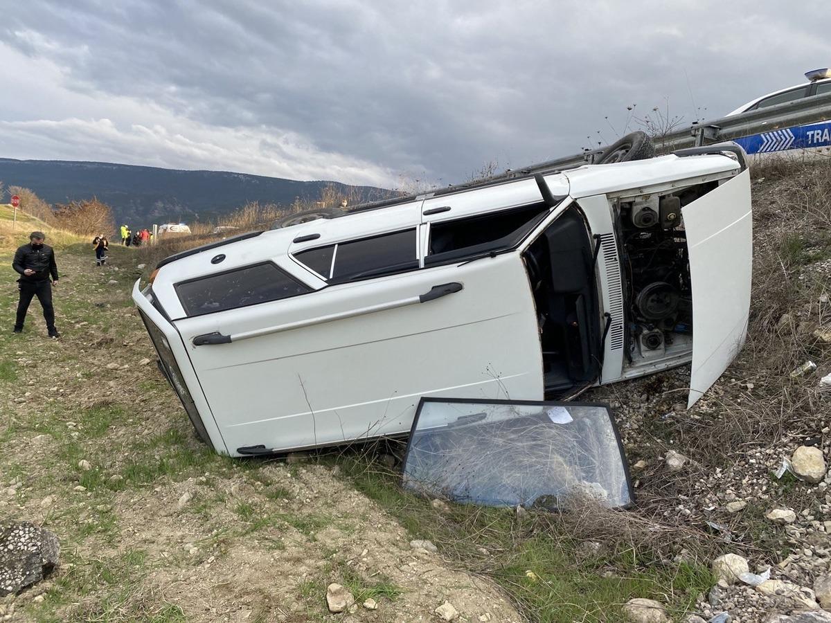 Kontrolden &ccedil;ıkan otomobil tarlaya u&ccedil;tu : 1 yaralı