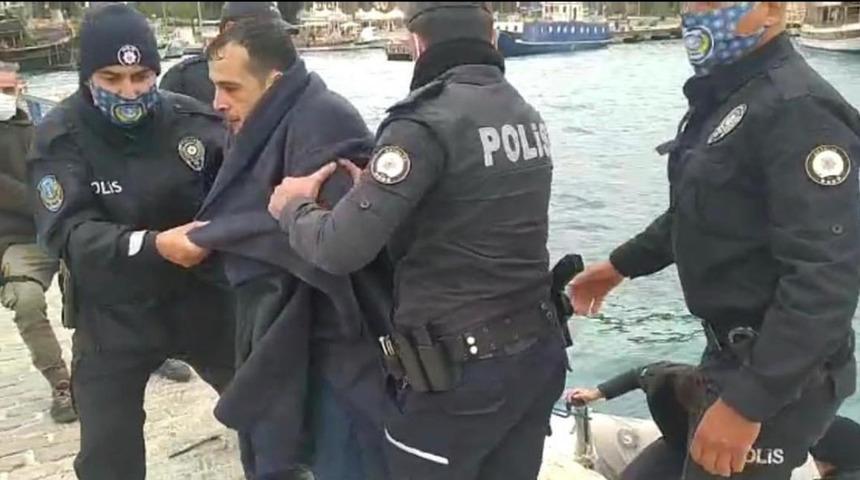 Falezlerde deniz manzarası izlerken 30 metreden düştü