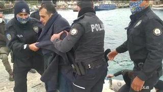 Falezlerde deniz manzarası izlerken 30 metreden düştü