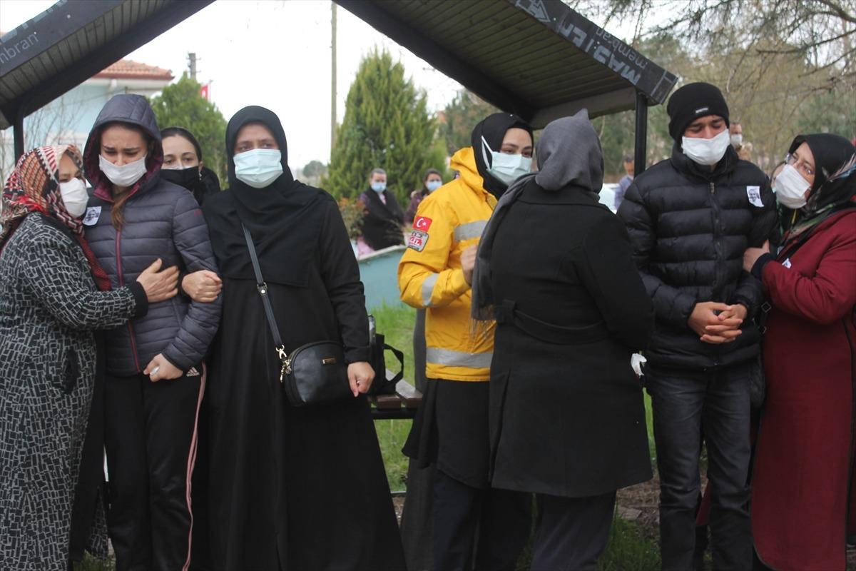 Balıkesir'de 4 kişinin &ouml;l&uuml;m&uuml;yle sonu&ccedil;lanan kazaya karışan otomobilin s&uuml;r&uuml;c&uuml;s&uuml; tutuklandı