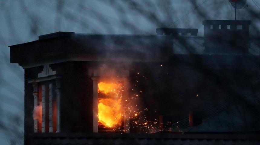Rusya'da gözaltına alınmak istenen şahıs evini ateşe verdi