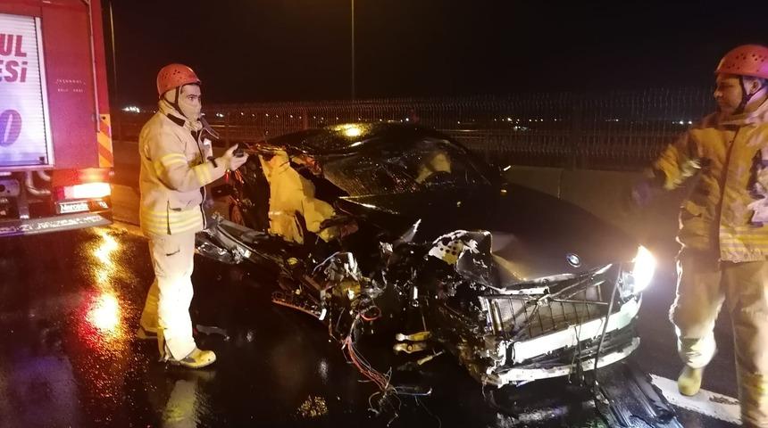 İstanbul'da feci kaza! Lüks araç hurdaya döndü