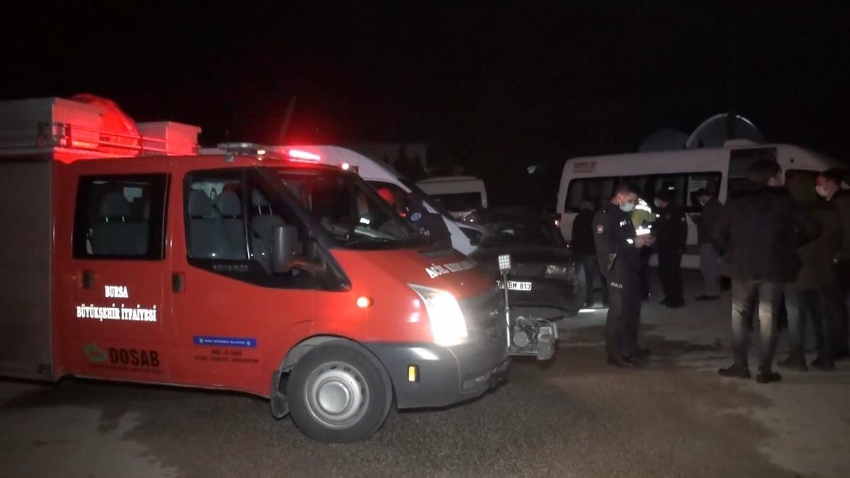 Servis minib&uuml;s&uuml; ile otomobil &ccedil;arpıştı: 3 yaralı