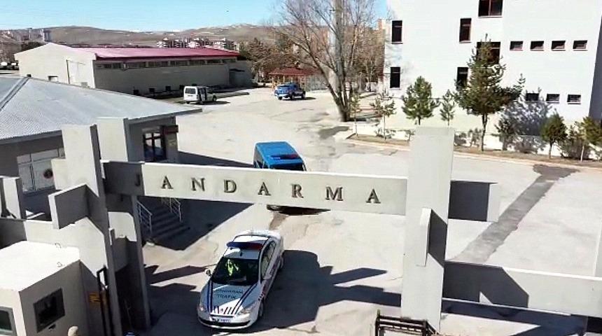 Jandarmadan &rsquo;kırmızı &ccedil;izgi&rsquo; videosu