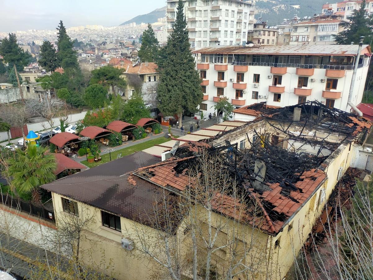 Ordu evindeki yangının boyutu g&uuml;n ağarınca ortaya &ccedil;ıktı