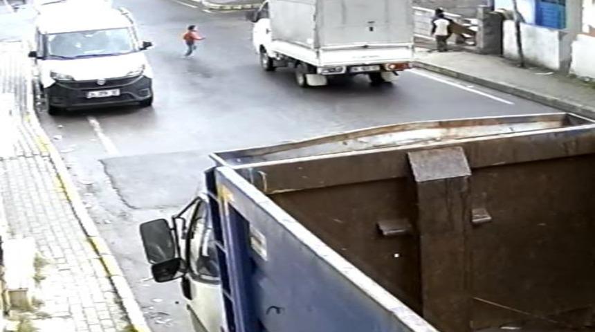 (D&uuml;zeltme) Avcılar&rsquo;da y&uuml;rek yakan olay, kamyonet minik Hızır Ali G&uuml;nden&rsquo;in &uuml;zerinden b&ouml;yle ge&ccedil;ti