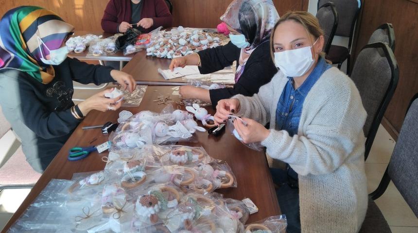 Amigurumi oyuncak yapan kadınlar ABD'ye sipariş hazırlıyor
