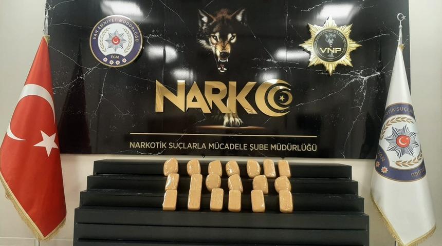 Van&rsquo;da 10 kilo eroin ele ge&ccedil;irildi