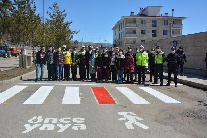Tercan’da yaya geçitlerine ’kırmızı çizgi’ uygulaması G1