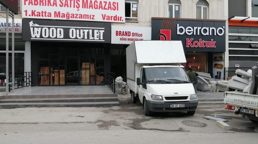 Başkent&rsquo;te park kavgası kanlı bitti: 4 yaralı