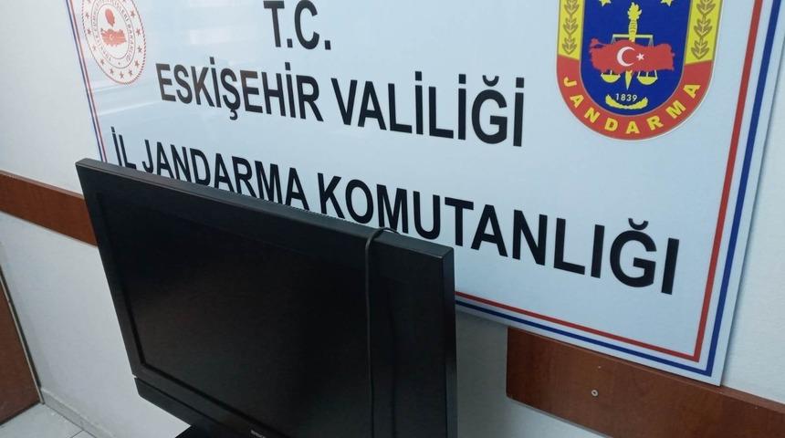 &Ccedil;aldıkları televizyonu ikinci el eşya d&uuml;kk&acirc;nına satan iki kardeş yakalandı