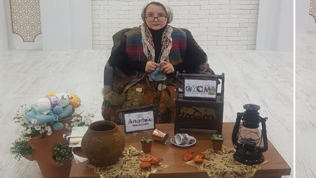 Nine, dede, torun masal &ccedil;atısı altında buluştular