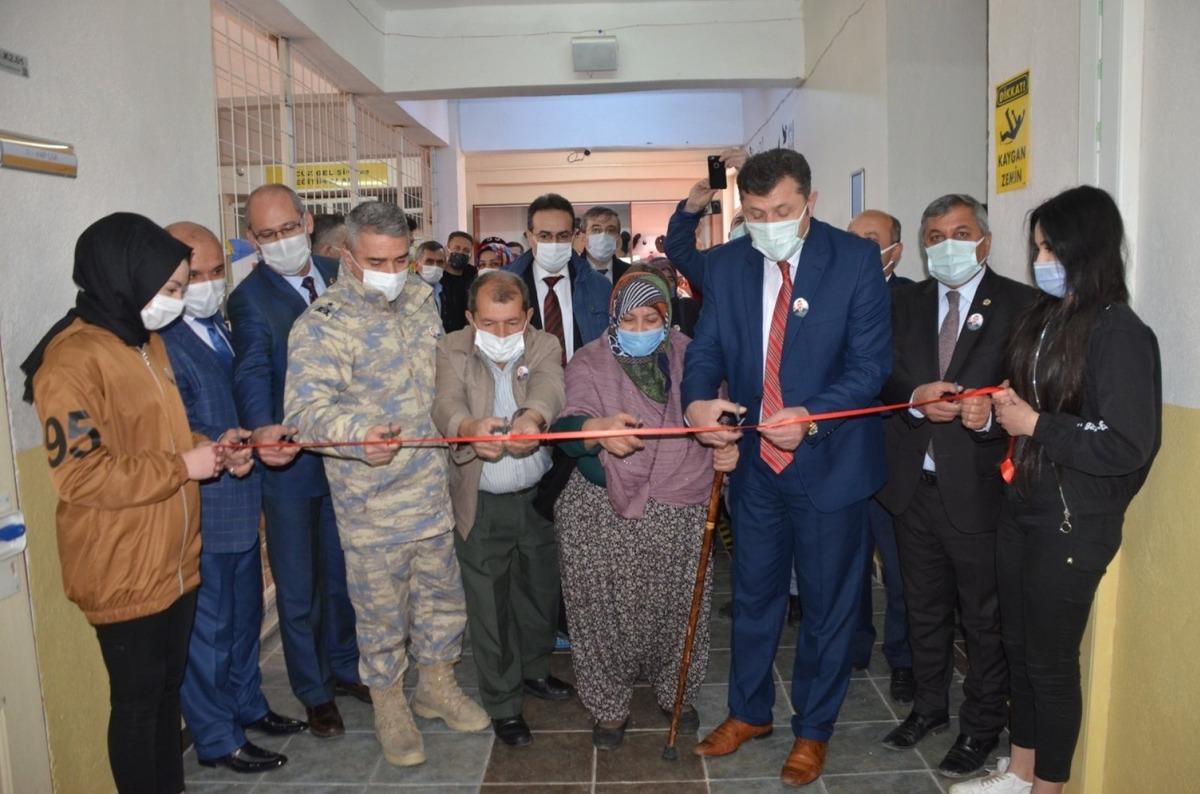 Şehit askerin adı okul k&uuml;t&uuml;phanesinde yaşatılacak