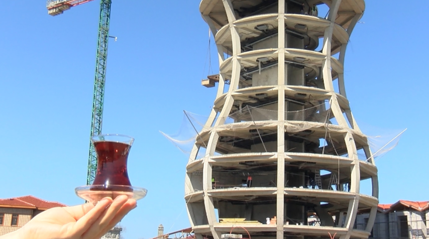 Dünyanın en büyük çay bardağı Rize'de! 'Şimdiden dikkat çekmeye başladı, rekor kıracak'