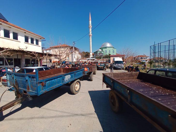 Gördes’te çiftçilere reflektör dağıtıldı G3