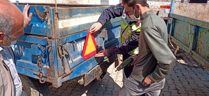 Gördes’te çiftçilere reflektör dağıtıldı G4