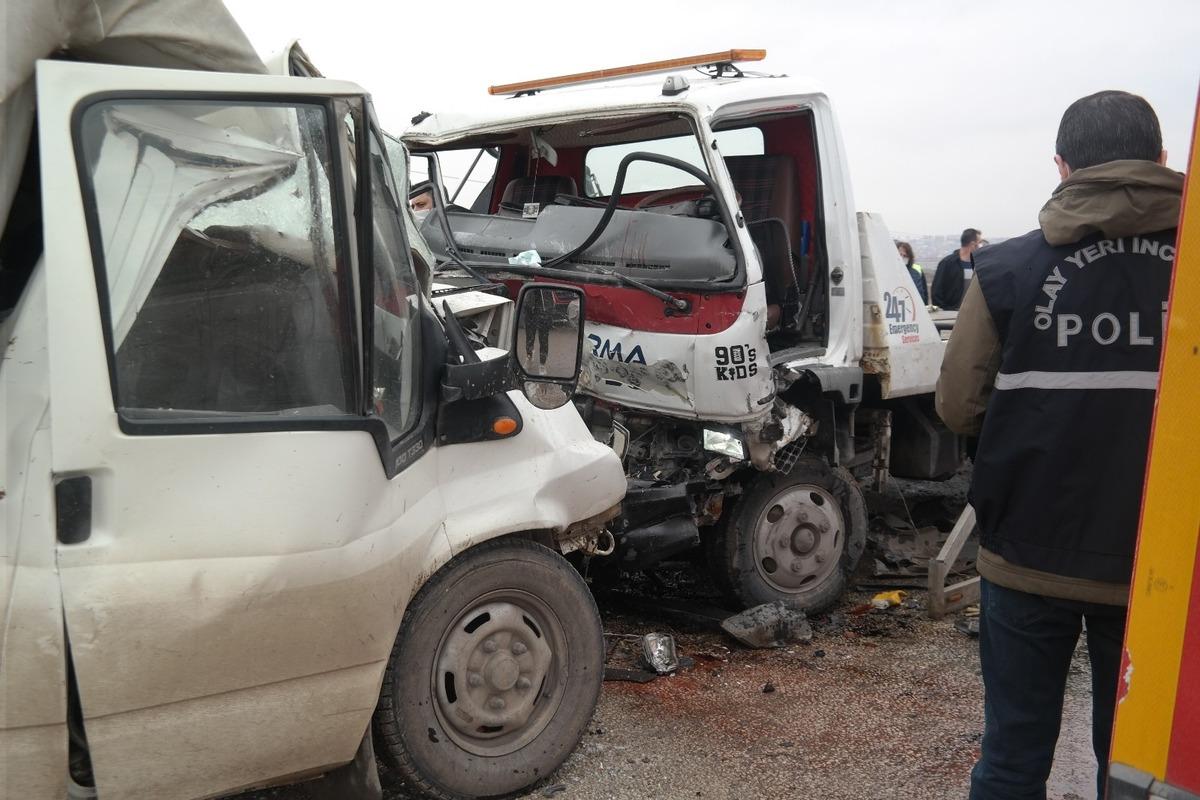 Hatalı sollama &ouml;l&uuml;m yolunda can aldı