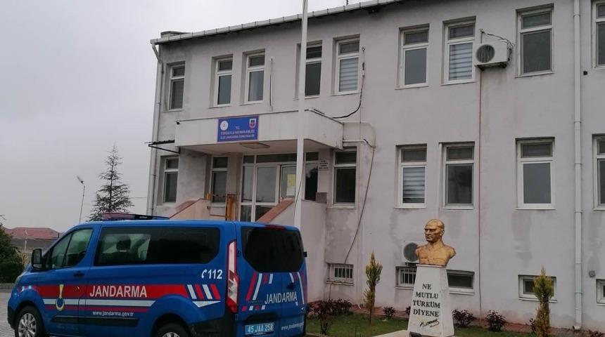 Manisa&rsquo;da aranan 9 kişi yakalandı, 2&rsquo;si tutuklandı