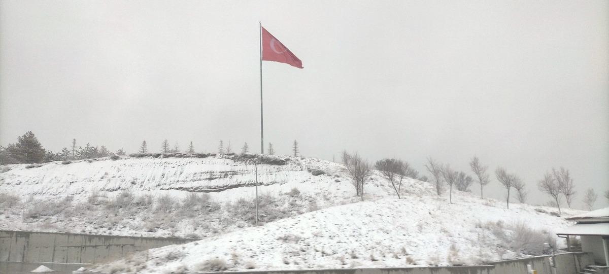 Seyitgazi&rsquo;de kar var