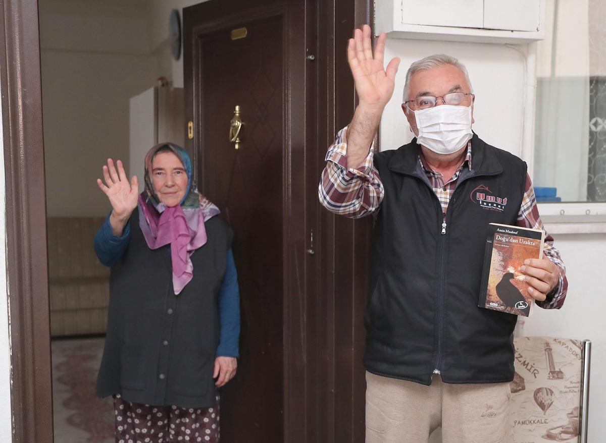 Pamukkale Belediyesi k&uuml;t&uuml;phaneyi vatandaşların evlerine taşıdı