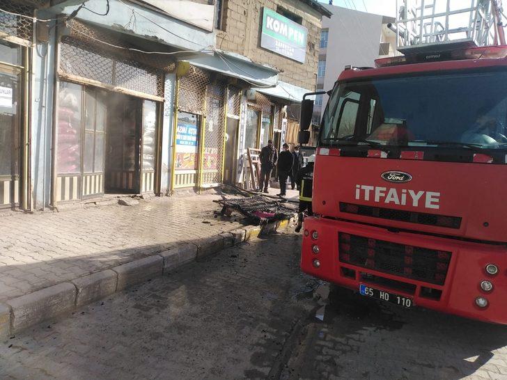 Özalp ilçesinde yangın G3