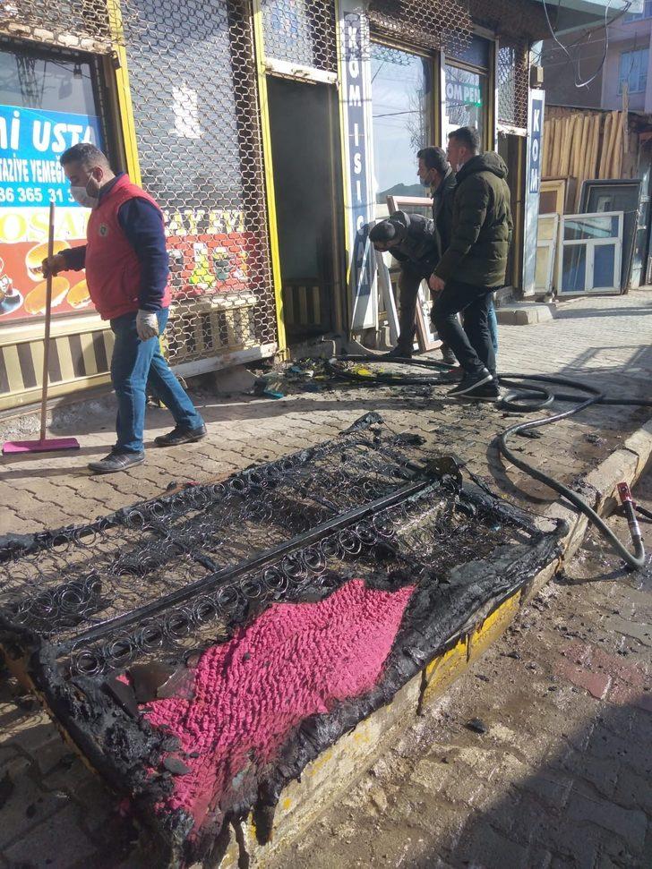 Özalp ilçesinde yangın G5