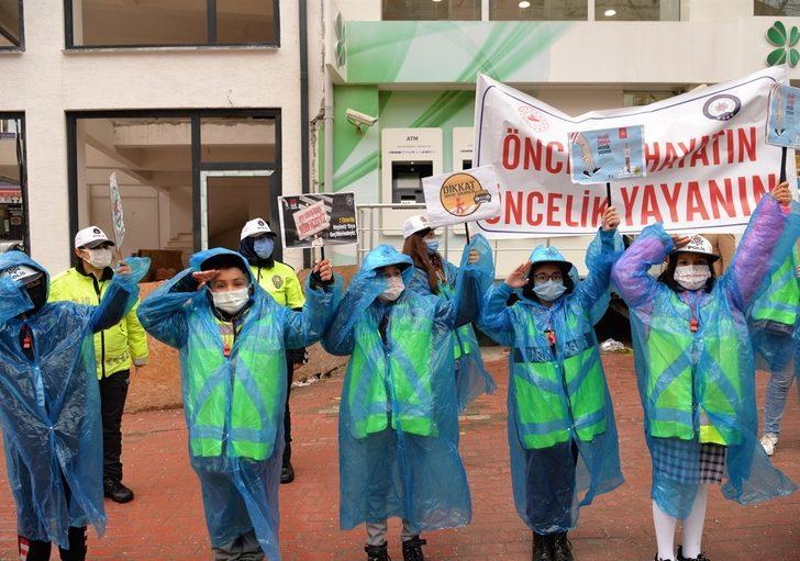 Bilecik’te sürücüler yayalara yol verme konusunda duyarlı G4