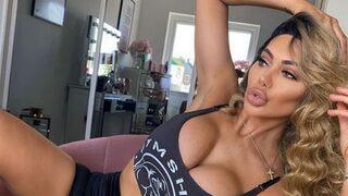 Chloe Ferry tartışmalara son noktayı soyunarak koydu
