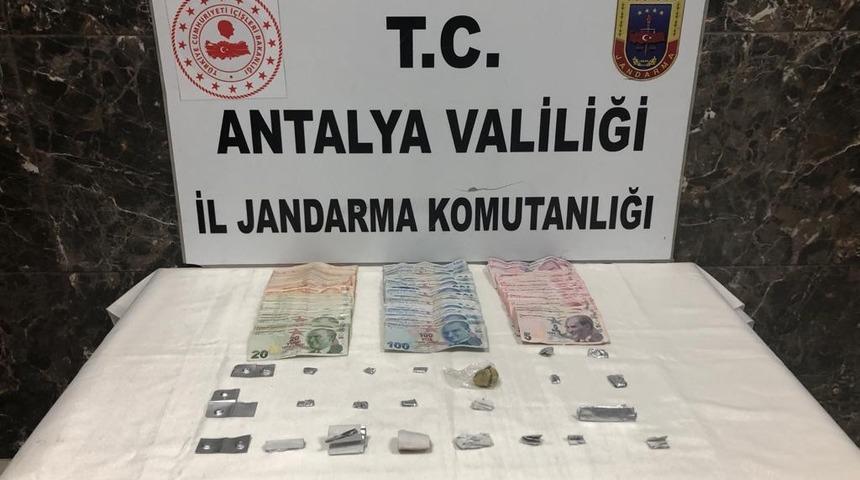 Jandarmadan uyuşturucu baskını: 3 g&ouml;zaltı