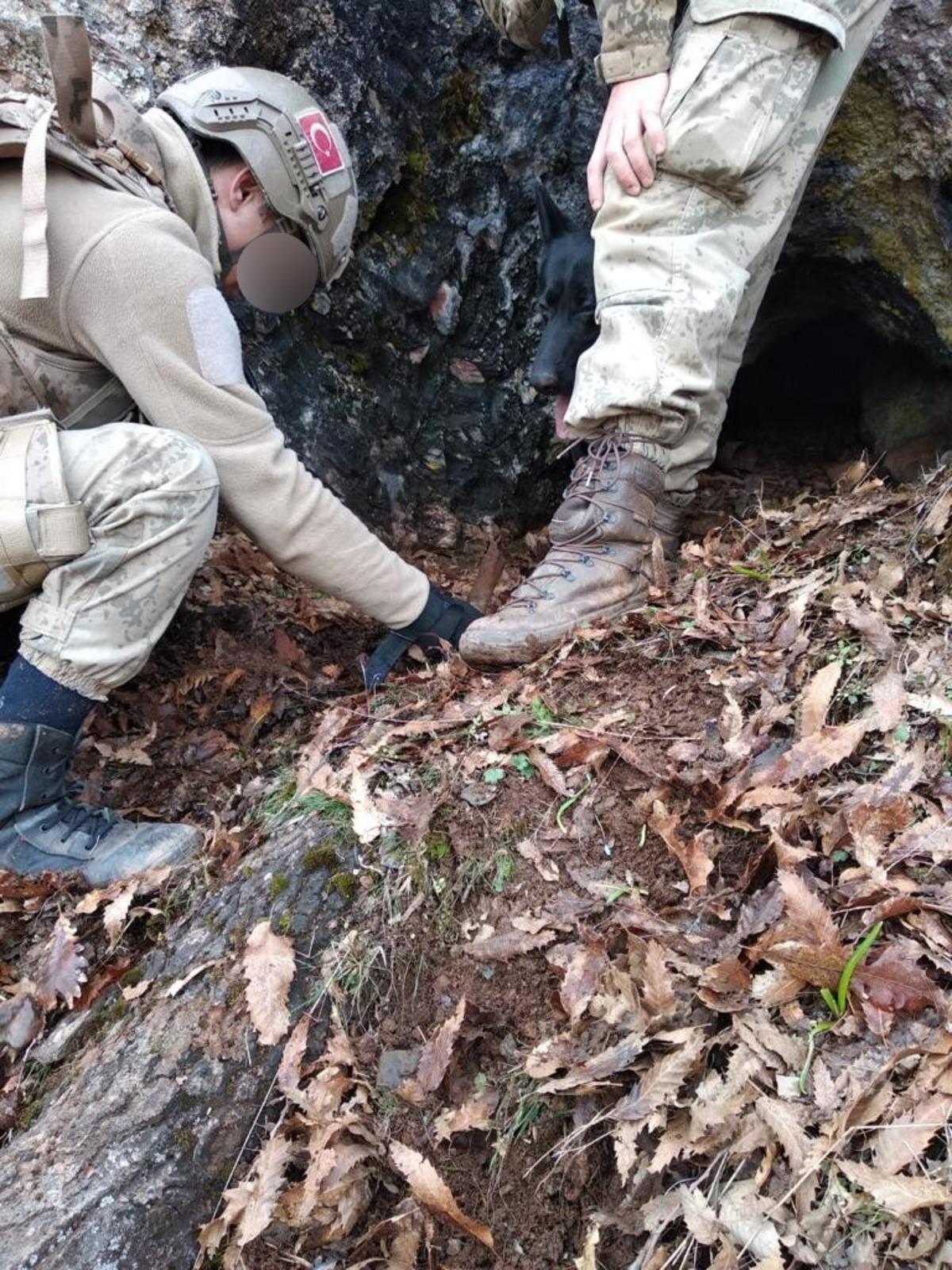 Tunceli&rsquo;de ter&ouml;ristlerin kullandığı 2 mağara imha edildi