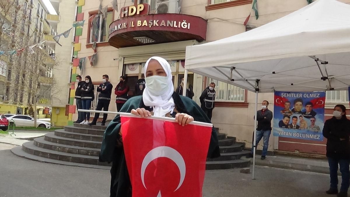 HDP &ouml;n&uuml;ndeki evlat n&ouml;beti, t&uuml;m olumsuzluklara rağmen s&uuml;r&uuml;yor