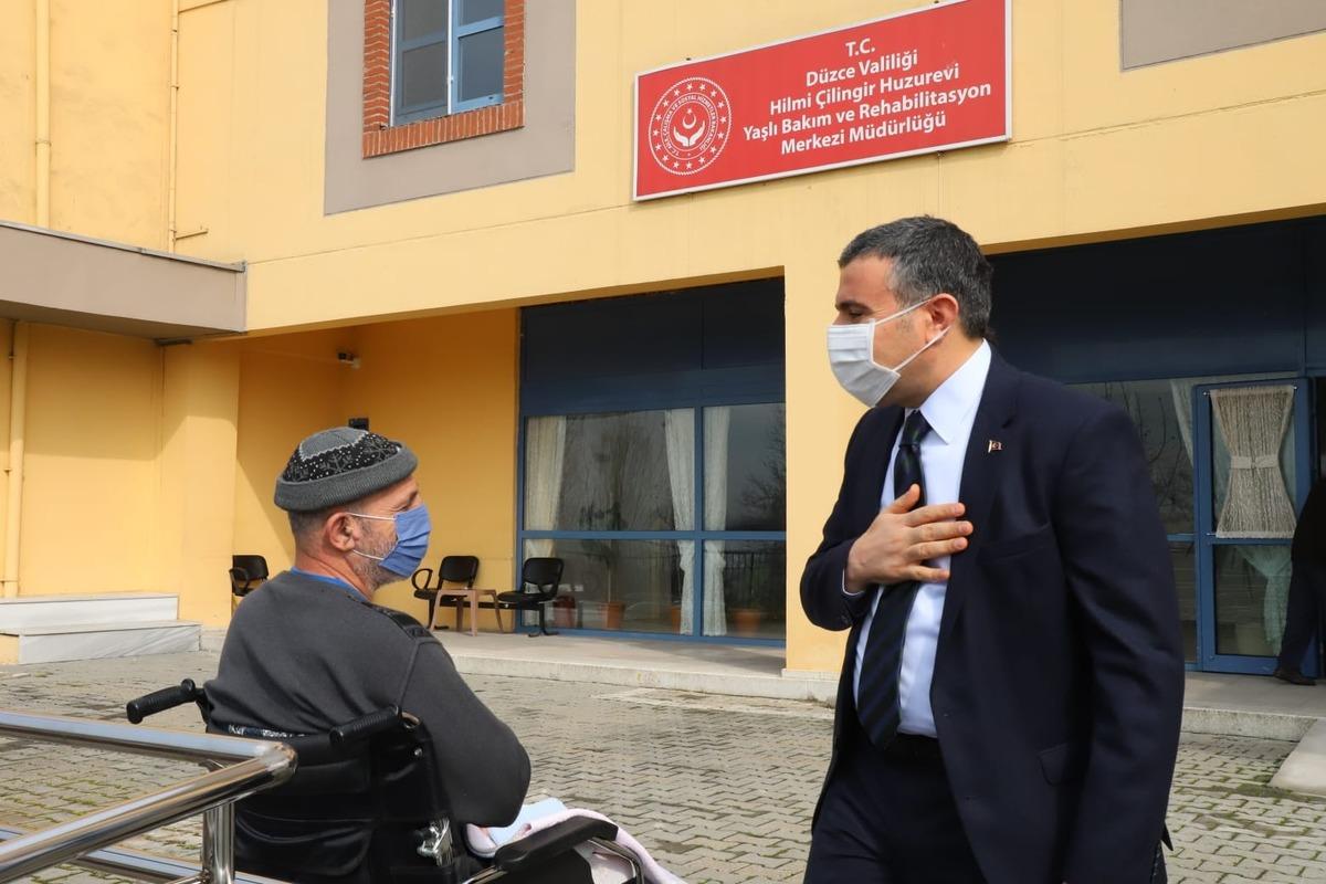 Vali Atay yalnız bırakmıyor