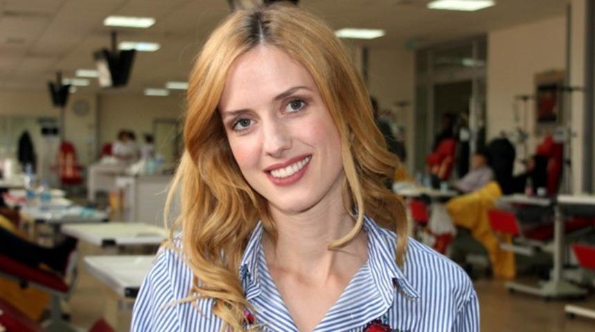 (&Ouml;ZEL)&Uuml;nl&uuml; oyuncu Wilma Elles ve eski eşinin nitelikli dolandırıcılıktan yargılanmasına başlandı