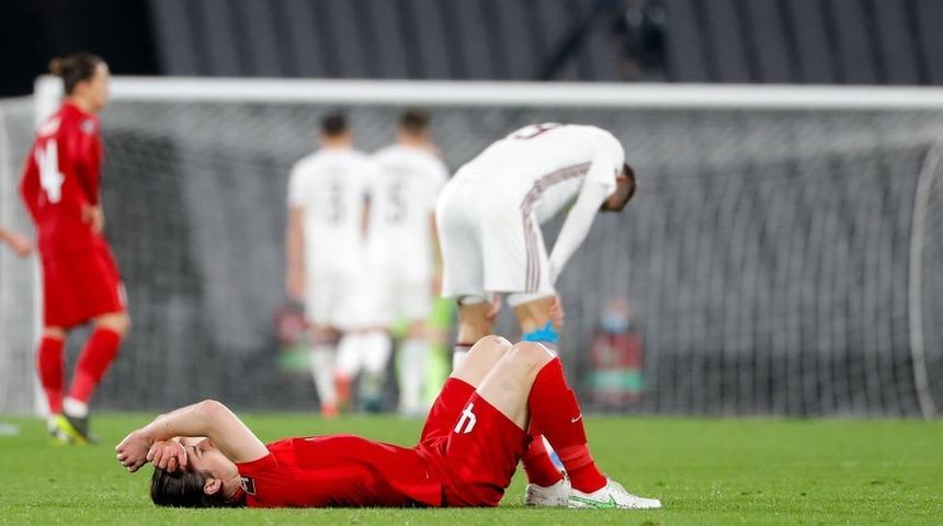 Hollanda medyası 7-0'dan &ccedil;ok T&uuml;rkiye'nin beraberliğine sevindi: 'Gecenin en g&uuml;zel haberi İstanbul'dan geldi'