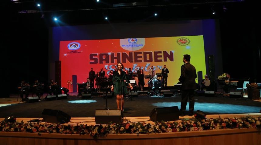 Tiyatroculardan &rsquo;Sahneden Şarkılar&rsquo;