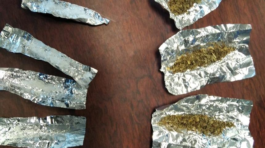 Hırsızlık şüphelilerinin üzerinden uyuşturucu çıktı