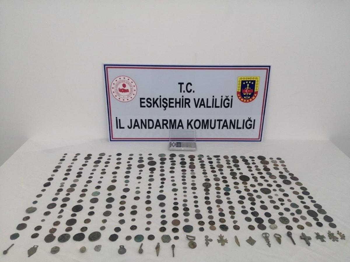 Tarihi eserleri satmak isteyen 4 kişi yakalandı