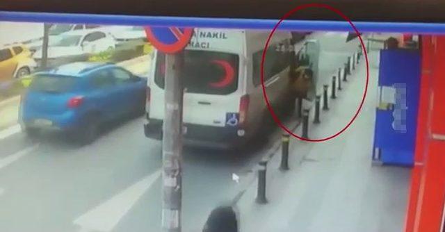 Bankaya g&ouml;t&uuml;receği 200 bin lirayı ayarladığı hırsıza &ccedil;aldırdı: O anlar kamerada 1