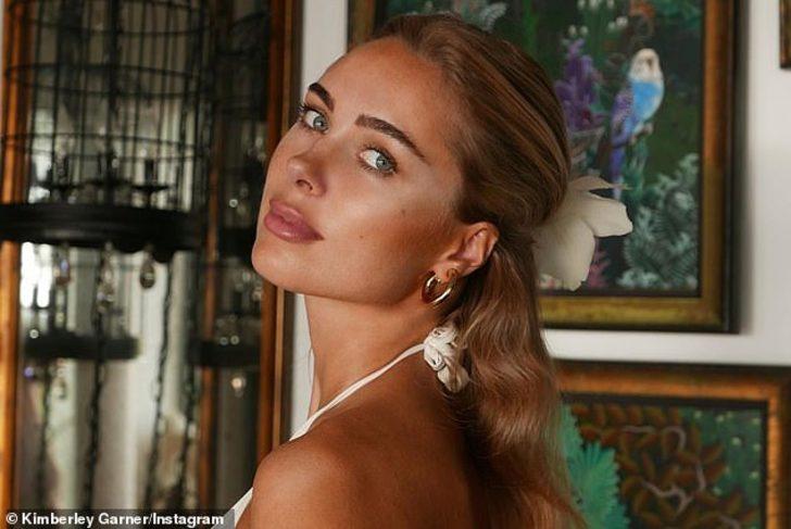 Kimberley Garner, beyaz bikinisiyle güzelliğini gözler önüne serdi G5