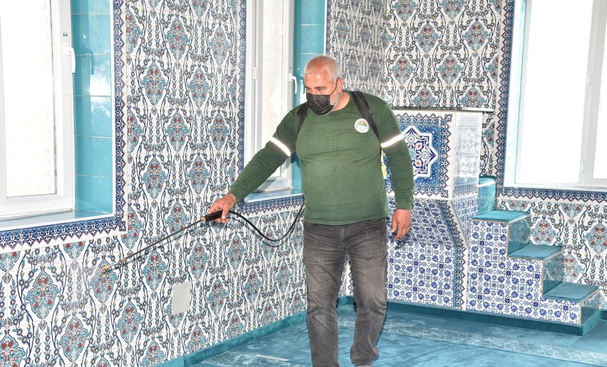 Toroslar&rsquo;da ibadethaneler Ramazan &ouml;ncesi dezenfekte ediliyor