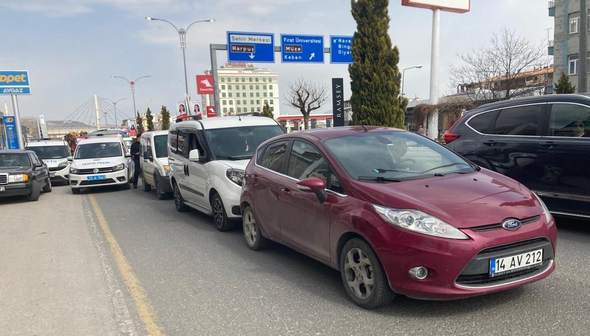 Elazığ&rsquo;da 3 aracın karıştığı kazada 1 kişi yaralandı