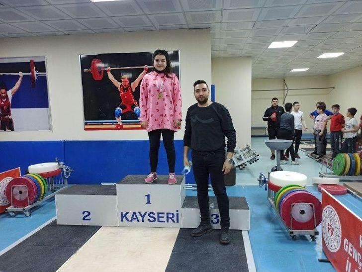 Yeşilhisarlı 3 halterciden il genelinde 3 madalya G3