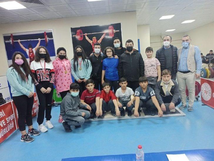 Yeşilhisarlı 3 halterciden il genelinde 3 madalya G4