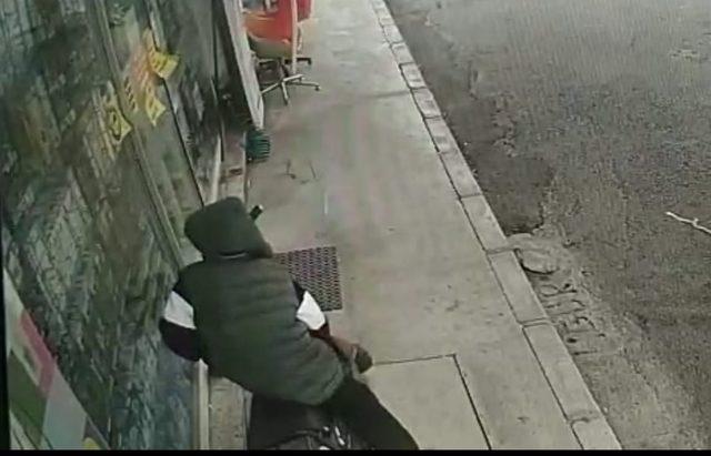 İzmir&rsquo;i canından bezdiren azılı hırsız tutuklandı 1