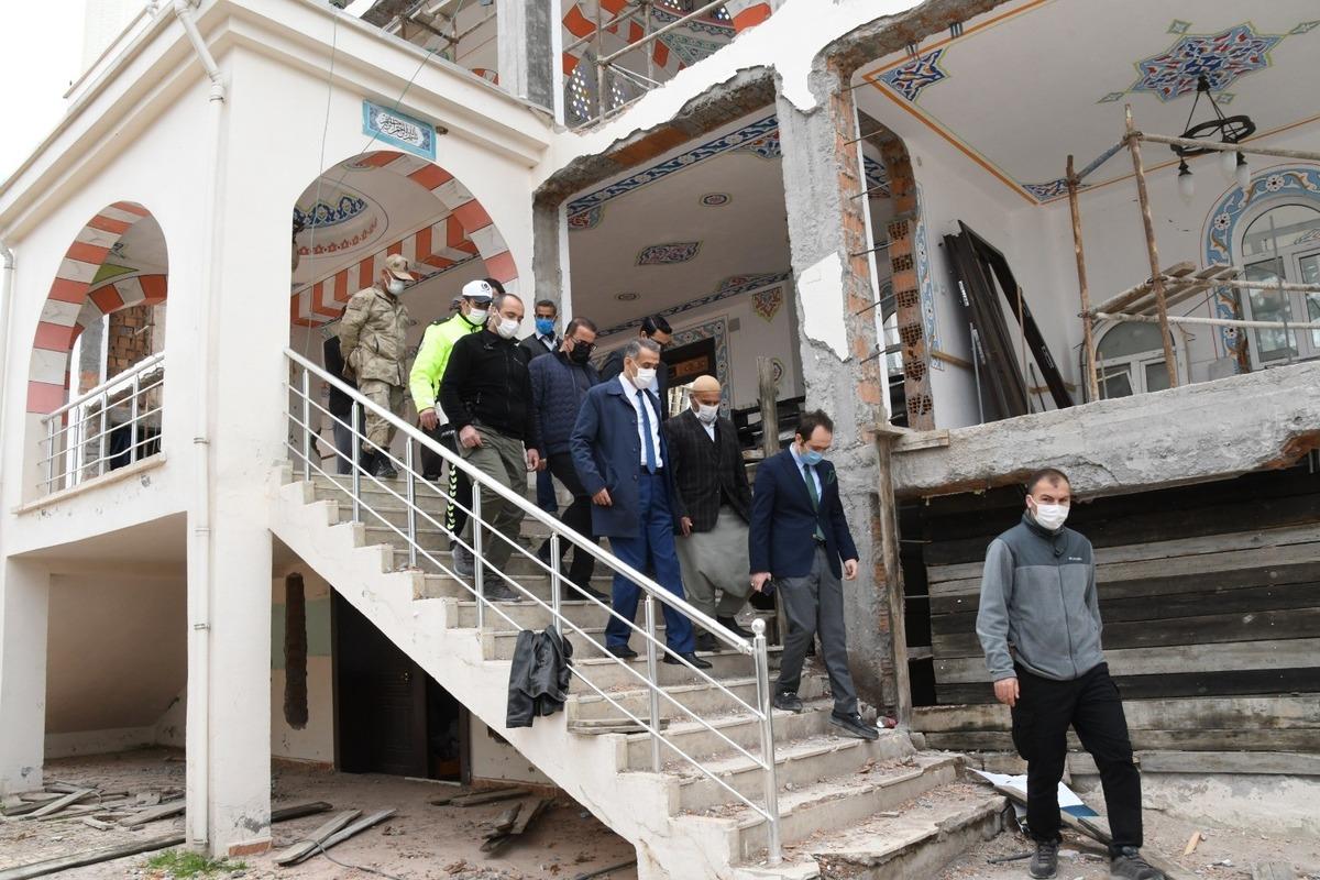 Vali &Ccedil;uhadar Samsat&rsquo;ta incelemelerde bulundu