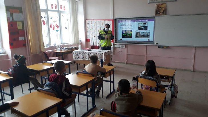 Öğrencilere “Trafik Dedektifleri ve İyi Dersler Şoför Amca” eğitimi verildi G3